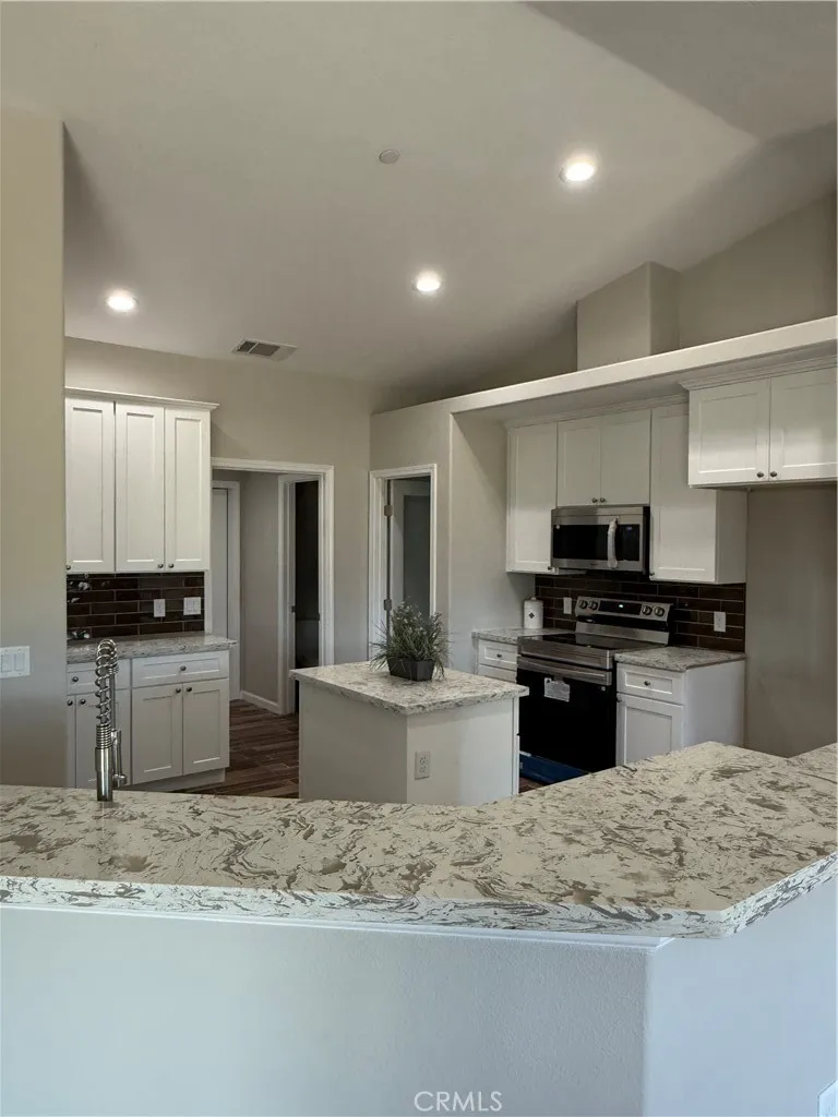 17995 Seaforth Street, Hesperia, California 92345 home-pic-2