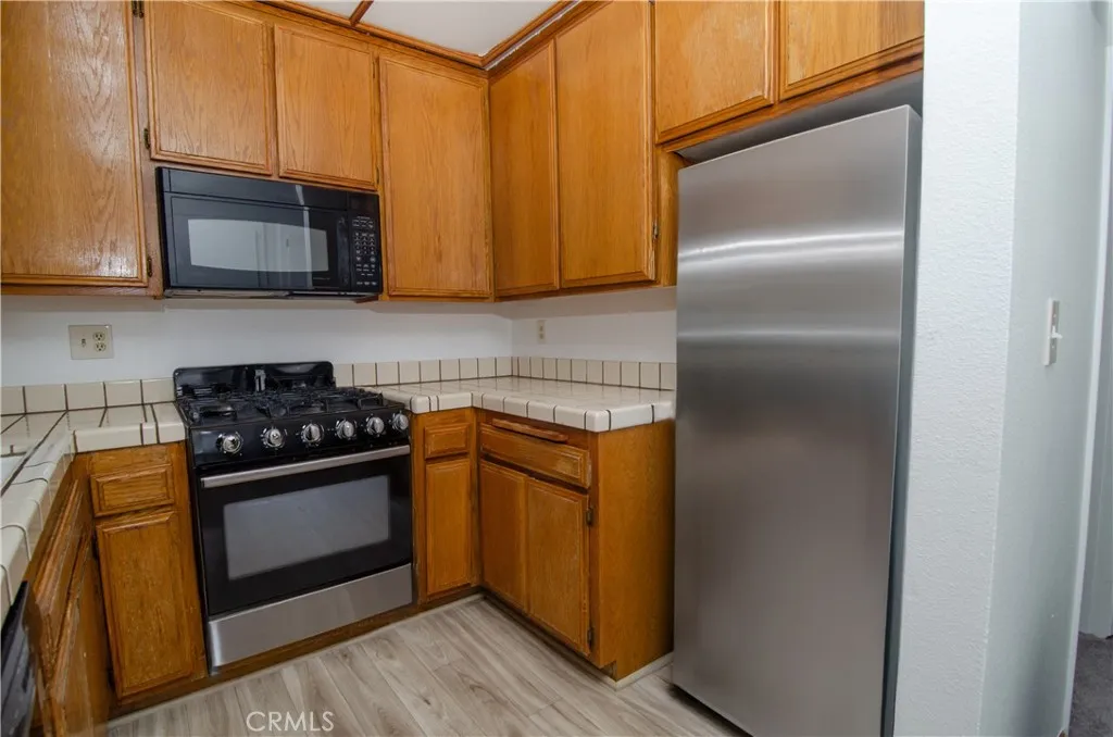 24115 Evans Avenue 1, Newhall, California 91321 home-pic-16