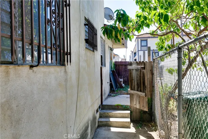 517 E 97th Street, Inglewood, California 90301