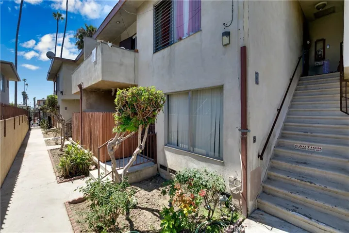 517 E 97th Street, Inglewood, California 90301
