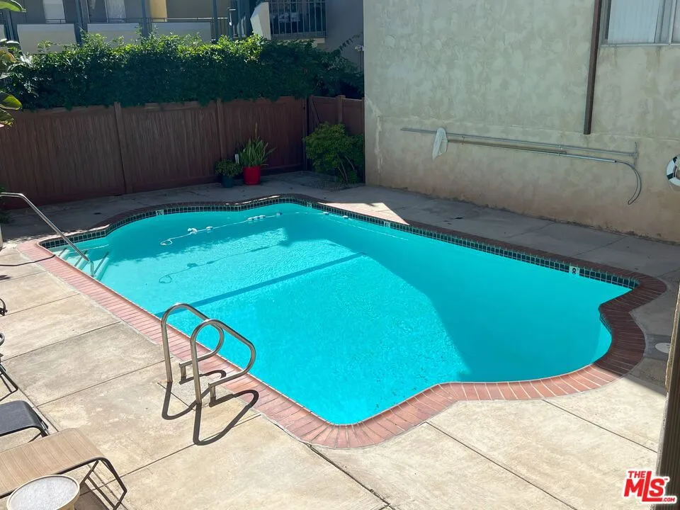 5901 Canterbury Drive 5, Culver City, California 90230 home-pic-16