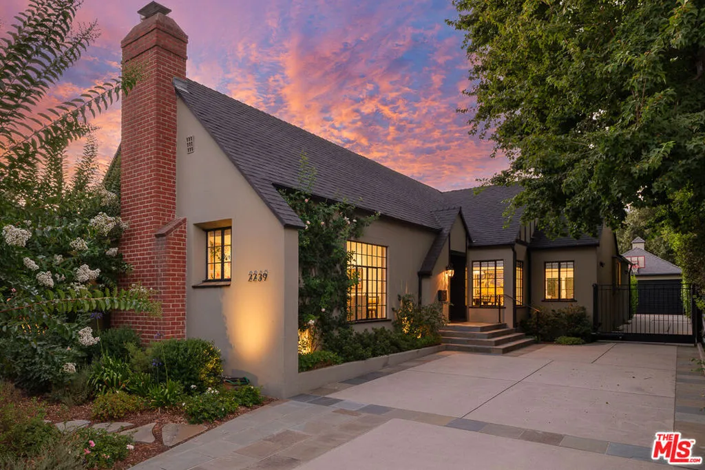 2239 Paloma Street, Pasadena, California 91104, 4 Bedrooms Bedrooms, ,3 BathroomsBathrooms,Residential,For Sale,Paloma,25581709