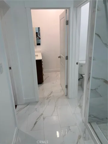 Master 1 common bathroom hallway