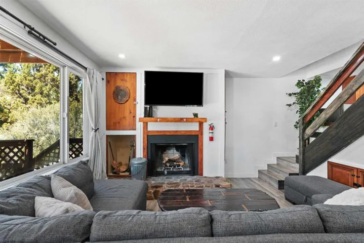 193 Riverside Ave, Sugarloaf, California 92386
