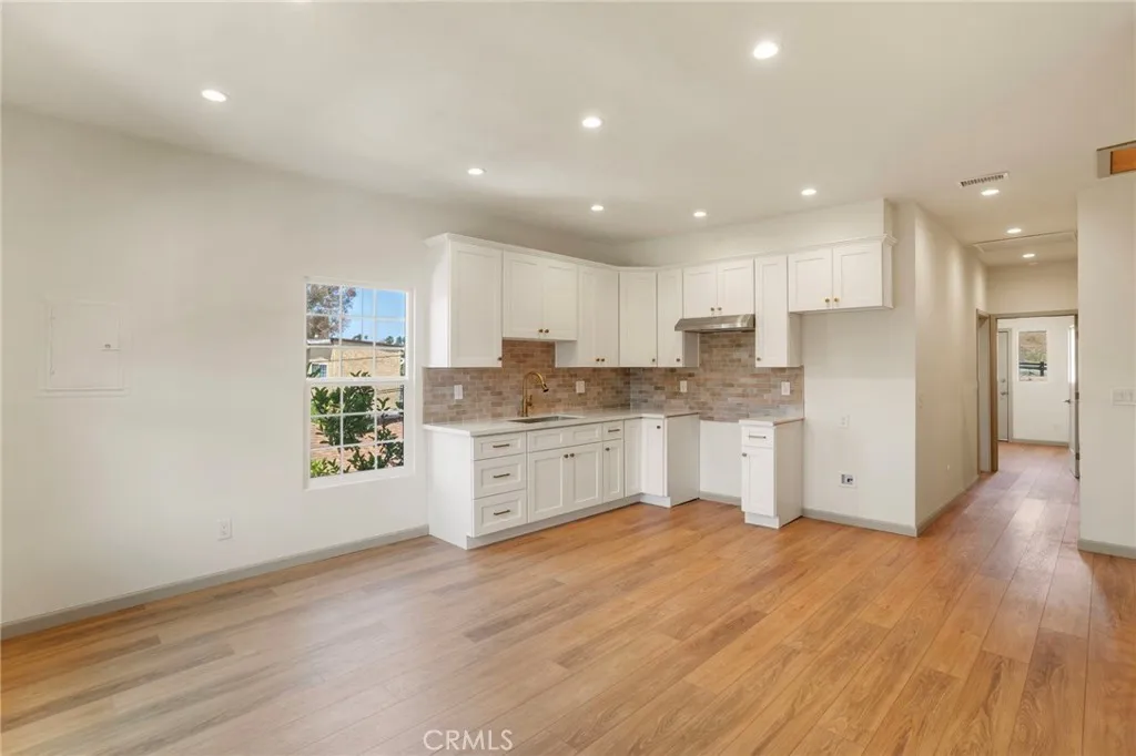 1241 W 22nd Street, Los Angeles, California 90007 home-pic-2