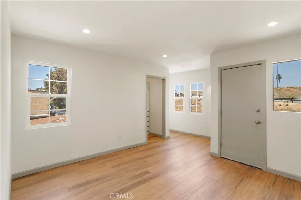 1241 W 22nd Street, Los Angeles, California 90007 home-pic-8