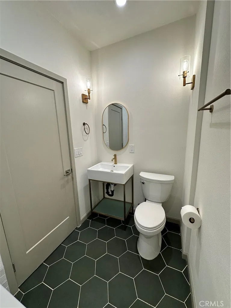 1241 W 22nd Street, Los Angeles, California 90007 home-pic-7
