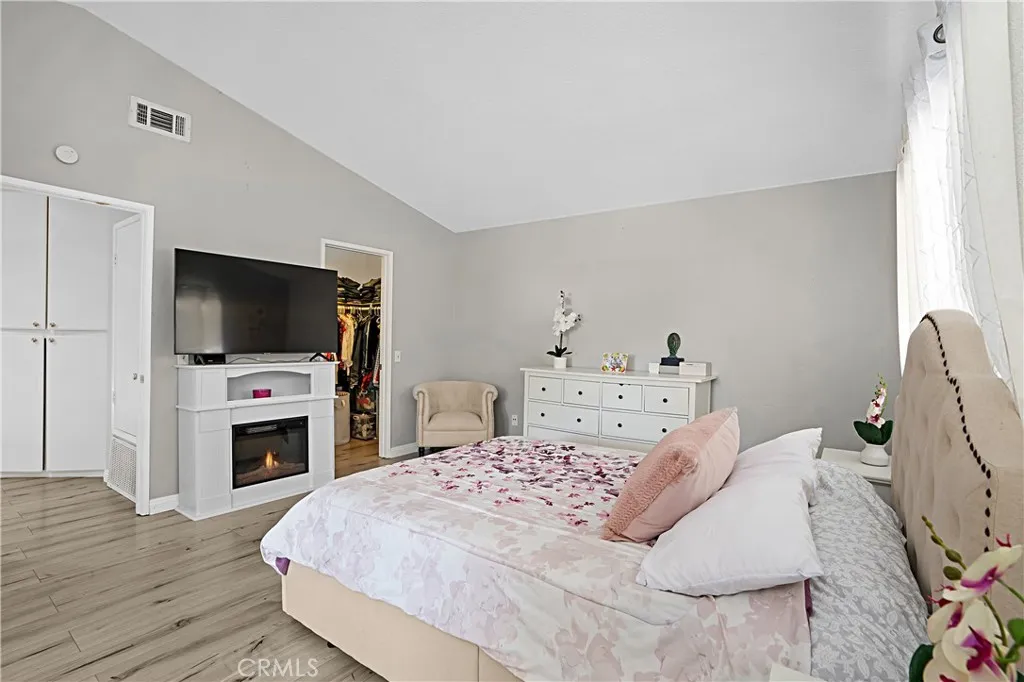 1605 Knox Circle, Corona, California 92879 home-pic-17