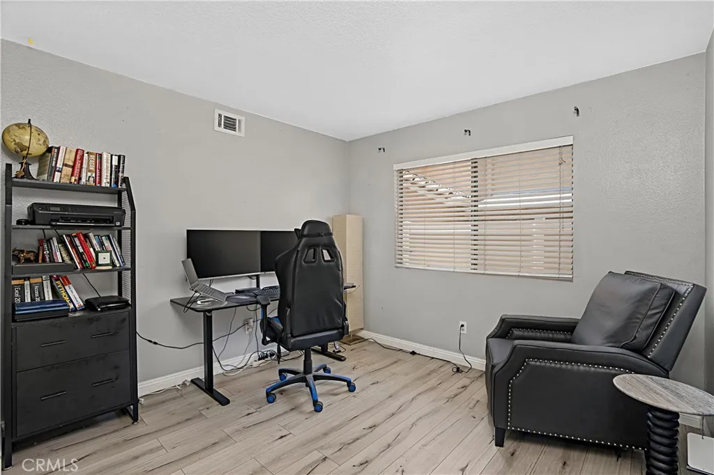 1605 Knox Circle, Corona, California 92879 home-pic-15