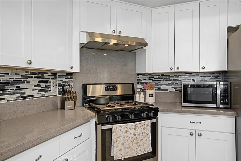 1605 Knox Circle, Corona, California 92879 home-pic-12