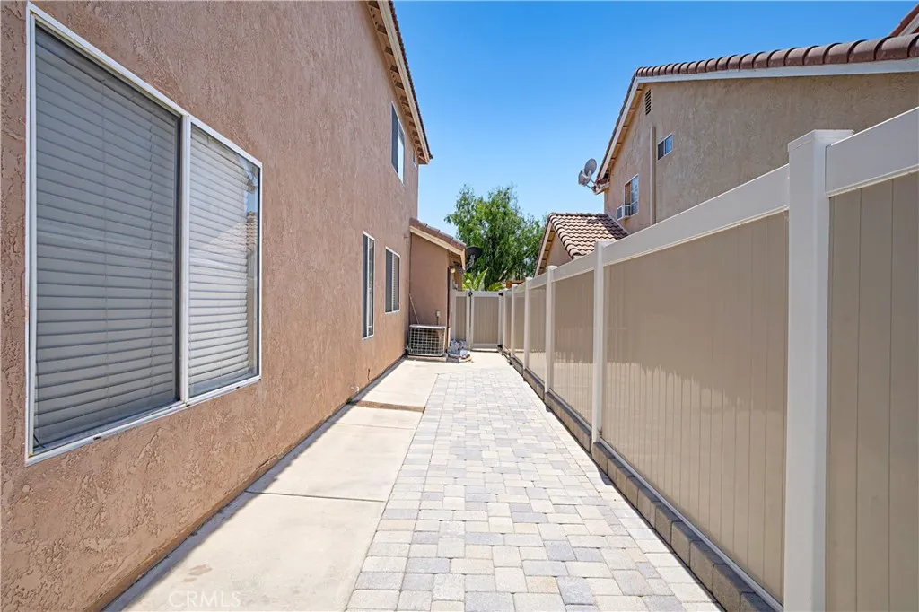 1605 Knox Circle, Corona, California 92879 home-pic-27