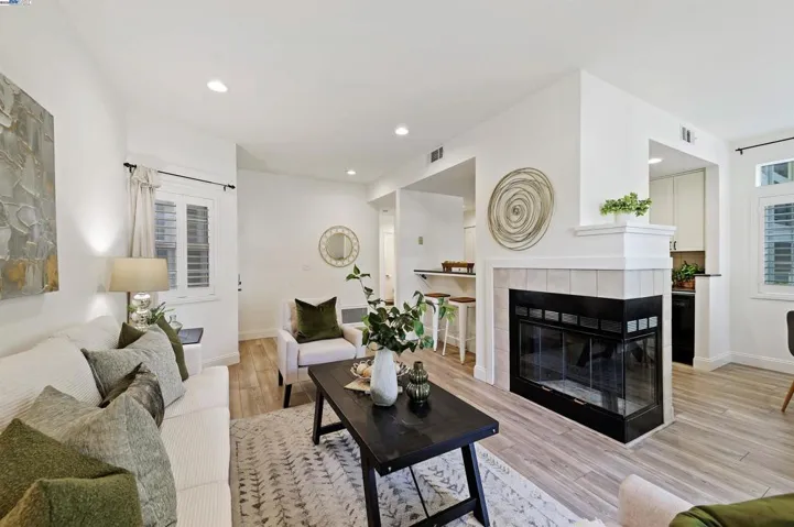 7595 Canyon Meadow Cir C, Pleasanton, California 94588