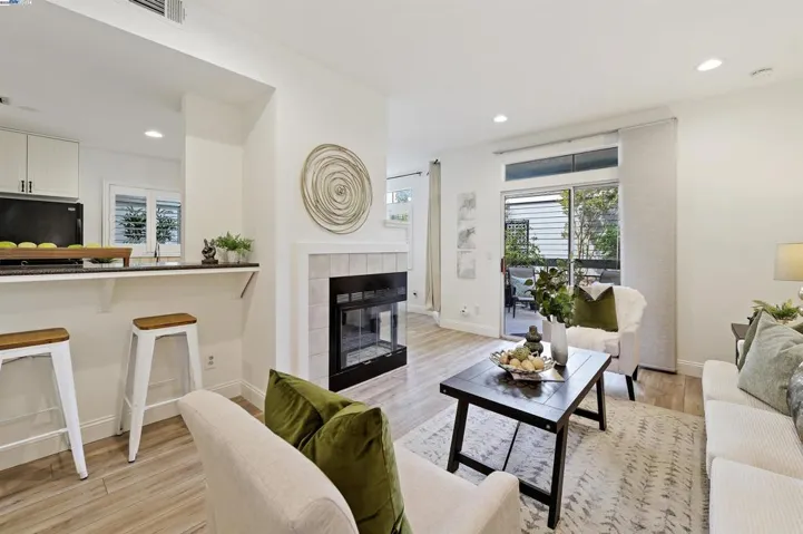 7595 Canyon Meadow Cir C, Pleasanton, California 94588