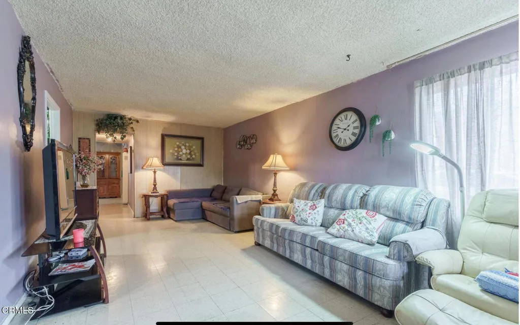 1214 Saticoy Street, Santa Paula, California 93060 home-pic-4