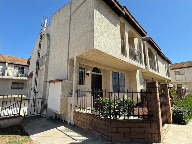 305 N Baltimore Avenue C, Monterey Park, California 91754, 3 Bedrooms Bedrooms, ,3 BathroomsBathrooms,Residential,For Sale,Baltimore,WS25194938
