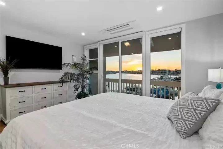 16443 Harbour Lane 11, Huntington Beach, California 92649