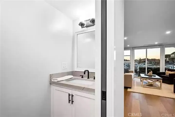 16443 Harbour Lane 11, Huntington Beach, California 92649
