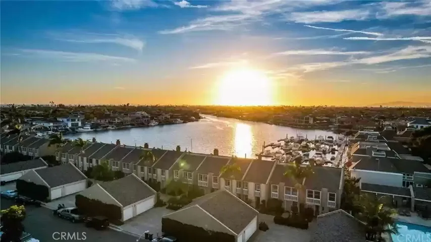 16443 Harbour Lane 11, Huntington Beach, California 92649