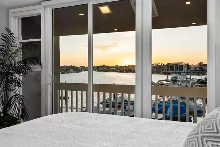 16443 Harbour Lane 11, Huntington Beach, California 92649