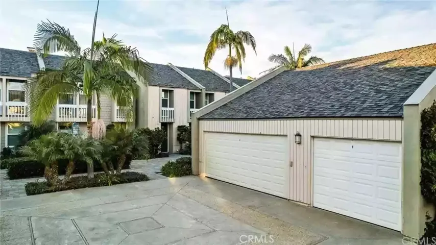 16443 Harbour Lane 11, Huntington Beach, California 92649