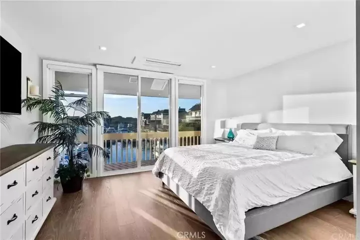 16443 Harbour Lane 11, Huntington Beach, California 92649