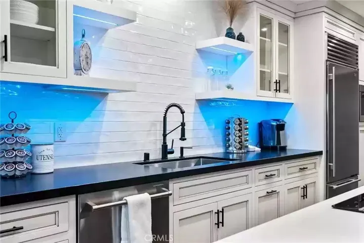 16443 Harbour Lane 11, Huntington Beach, California 92649