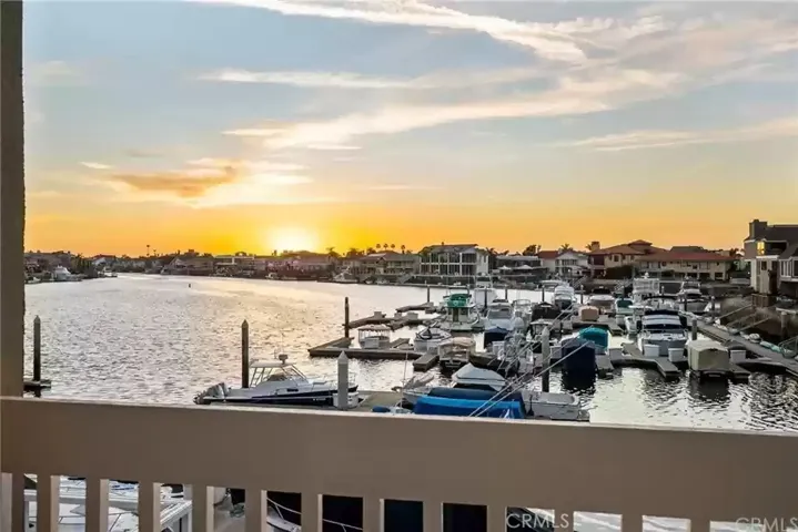 16443 Harbour Lane 11, Huntington Beach, California 92649