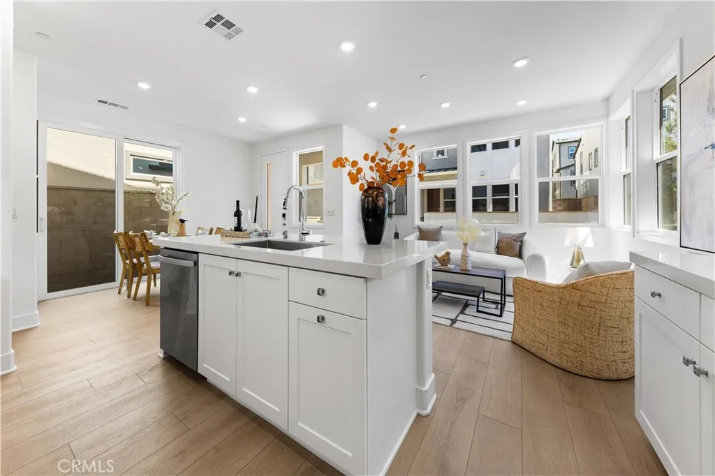 422 Lobata, Irvine, California 92618 home-pic-11