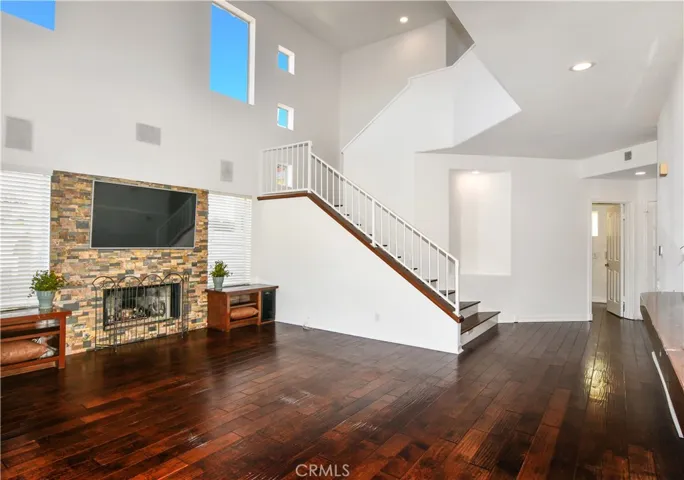 door in back is to laundry room and 2 car garage
