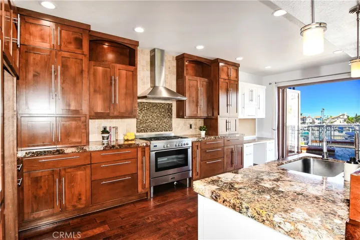 Custom cupboards, recessed lighting
