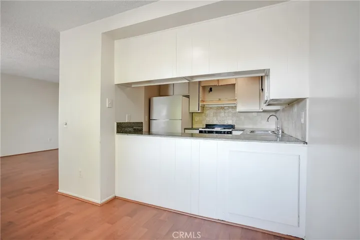 Open from dining to kitchen