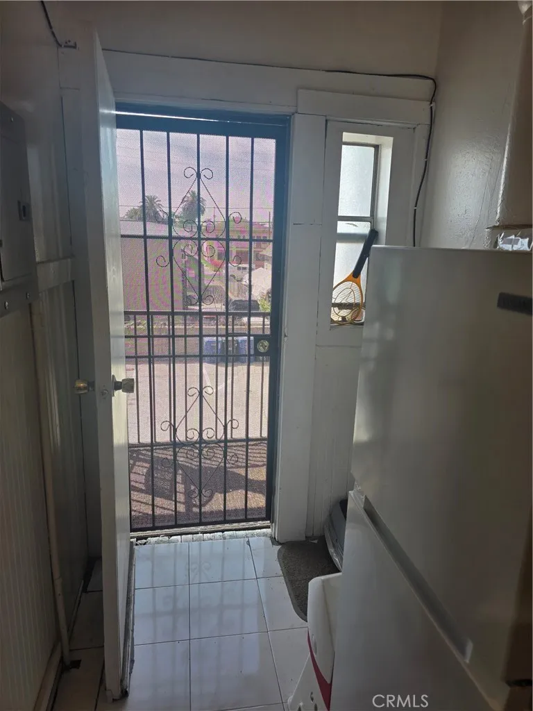 134 W Vernon Avenue, Los Angeles, California 90037 home-pic-2