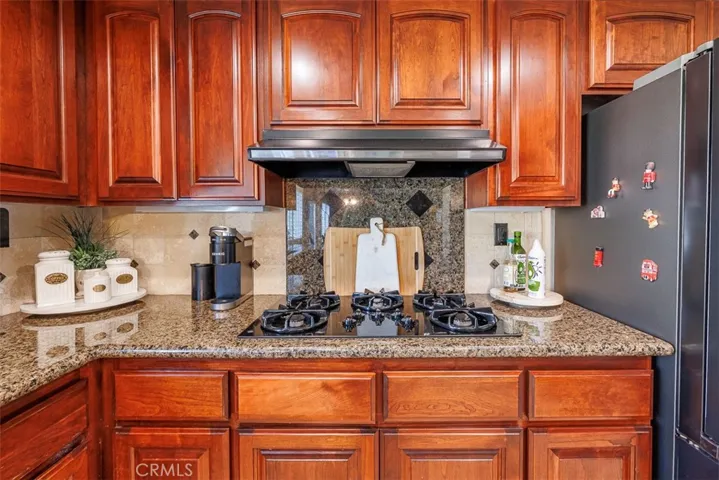 5-burner gas cooktop with overhead venting