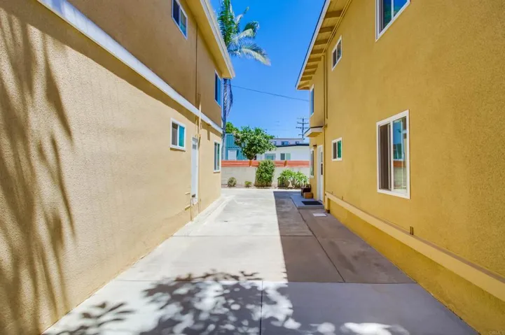 2948 54 Reynard Way, San Diego, California 92103