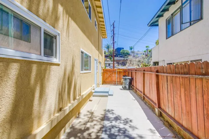 2948 54 Reynard Way, San Diego, California 92103