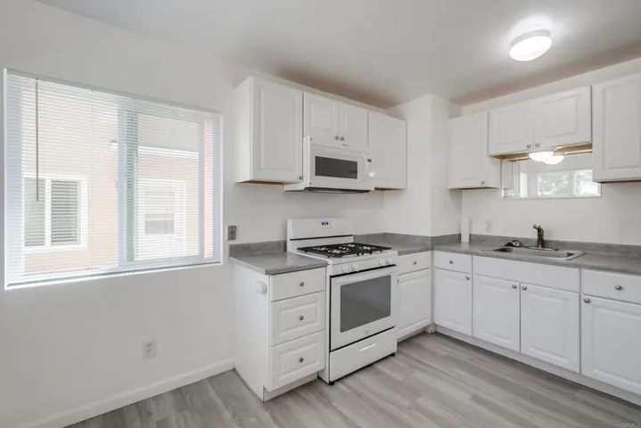 2948 54 Reynard Way, San Diego, California 92103