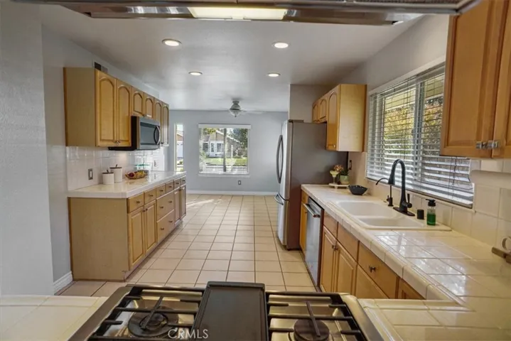 23121 Magnolia Glen Drive, Valencia, California 91354