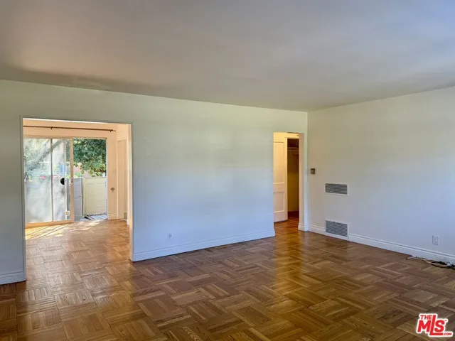 Spacious 925 SF ground floor