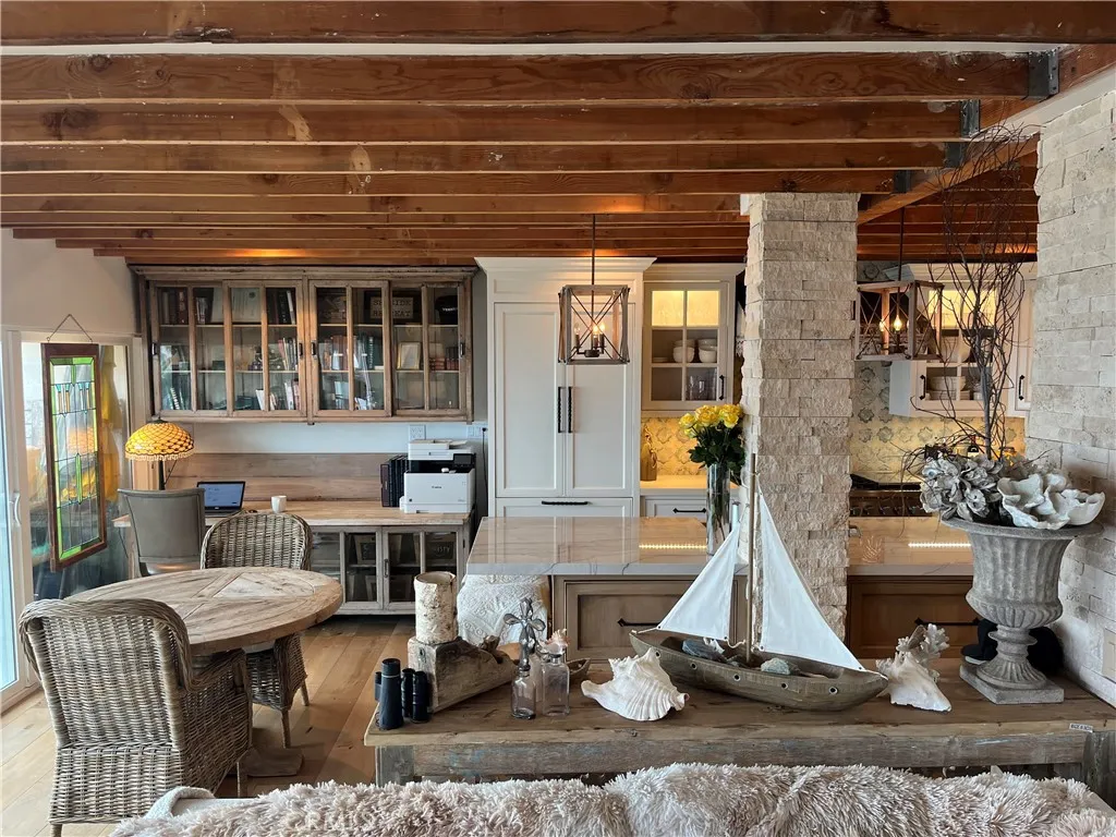 DINING /WORKSPACE