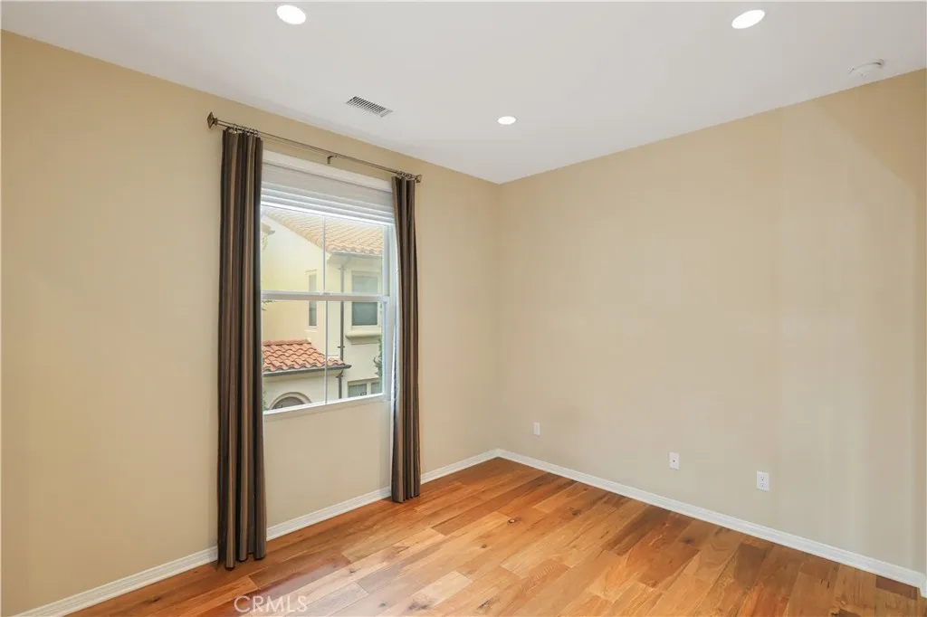 220 Kempton, Irvine, California 92620 home-pic-25