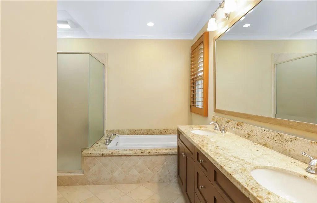 220 Kempton, Irvine, California 92620 home-pic-20
