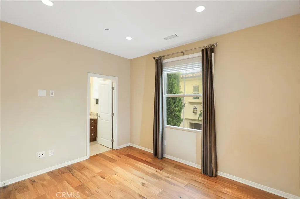 220 Kempton, Irvine, California 92620 home-pic-26