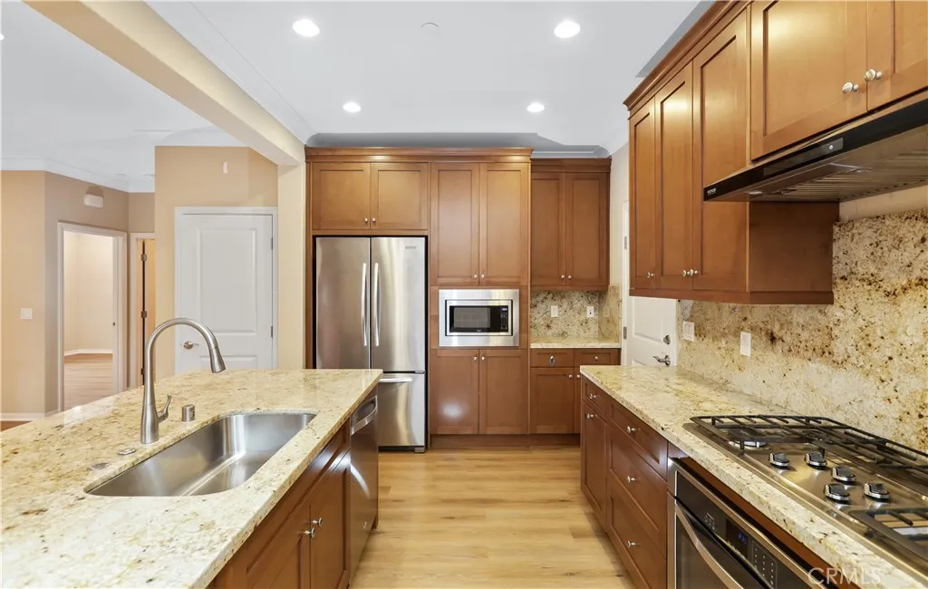 220 Kempton, Irvine, California 92620 home-pic-4