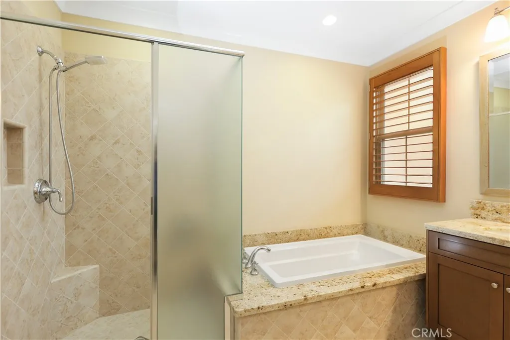 220 Kempton, Irvine, California 92620 home-pic-21
