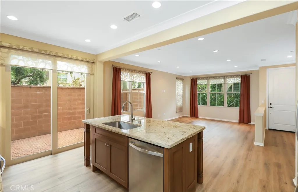 220 Kempton, Irvine, California 92620 home-pic-11