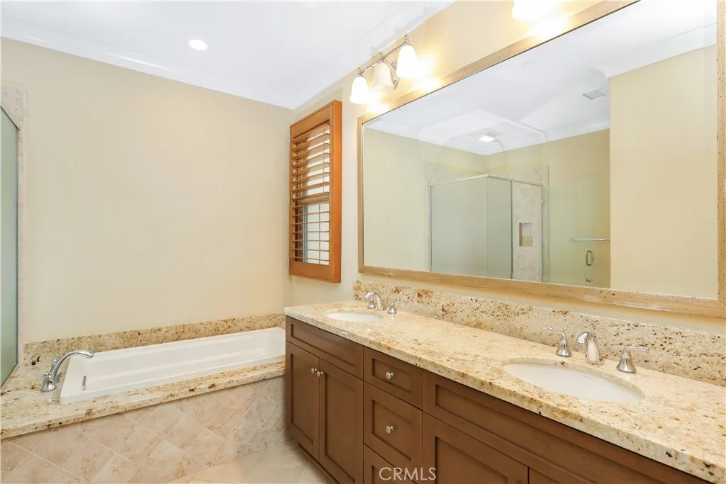 220 Kempton, Irvine, California 92620 home-pic-19