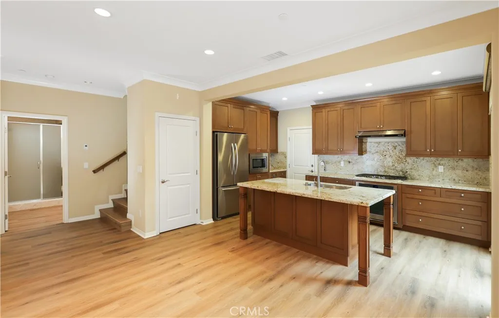 220 Kempton, Irvine, California 92620 home-pic-3