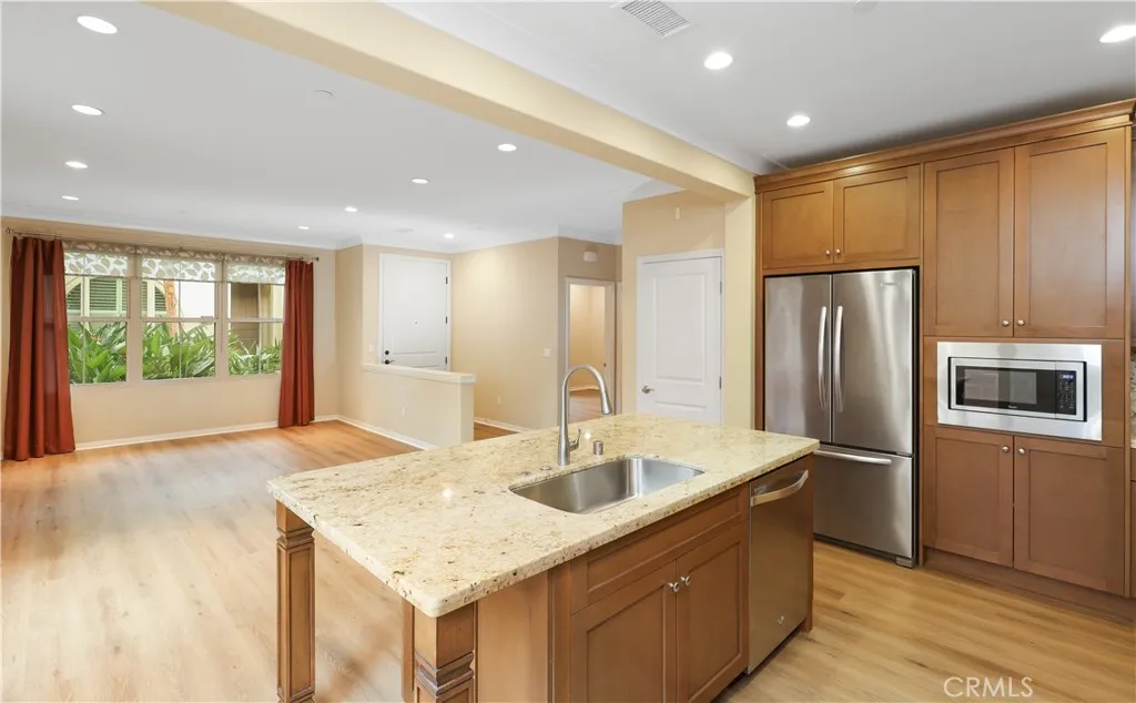 220 Kempton, Irvine, California 92620 home-pic-10