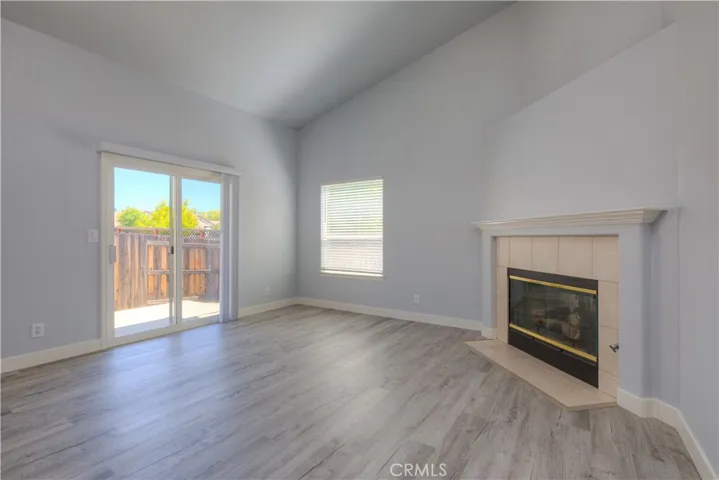 living area, gas fireplace