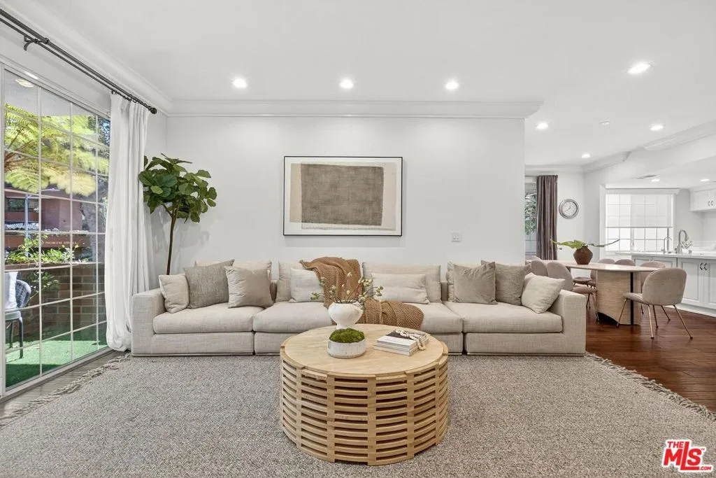 315 N Swall Drive 103, Beverly Hills, California 90211 home-pic-0